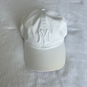 White NY Logo Baseball Cap